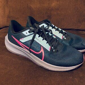 Nike Air Zoom Pegasus 40 SE Low Black Hyper Pink FB7180-001 Mens 11 US 45 EUR